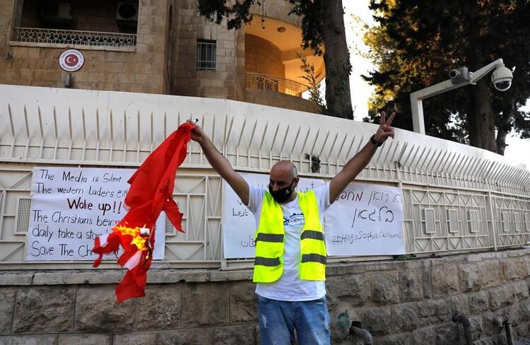 Kudüs'te Türk bayrağına çirkin saldırı