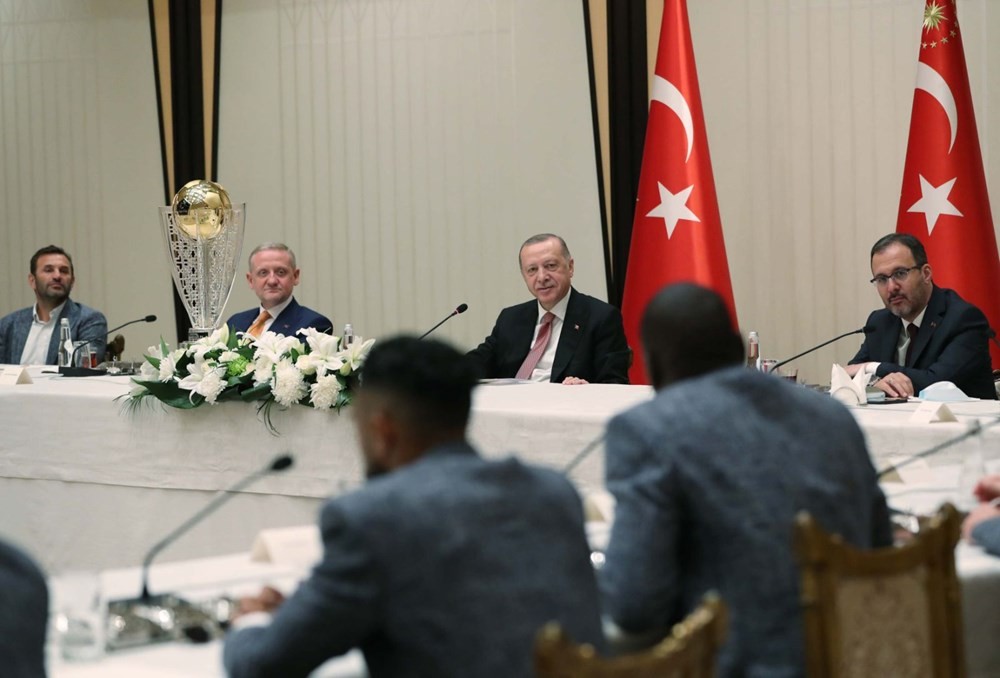 Cumhurbaşkanı Erdoğan, Süper Lig şampiyonu Başakşehir'i kabul etti