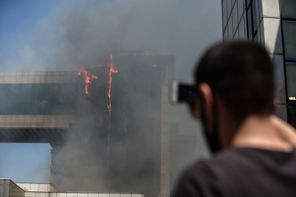 Bayrampaşa'da kültür merkezinde yangın
