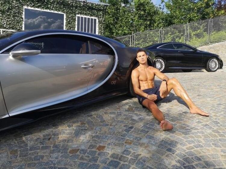 Ronaldo dünyanın en pahalı arabasını aldı! Sadece 10 tane üretilmişti...