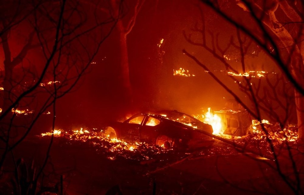 California'ya düşen yıldırımlar büyük yangınlara neden oldu