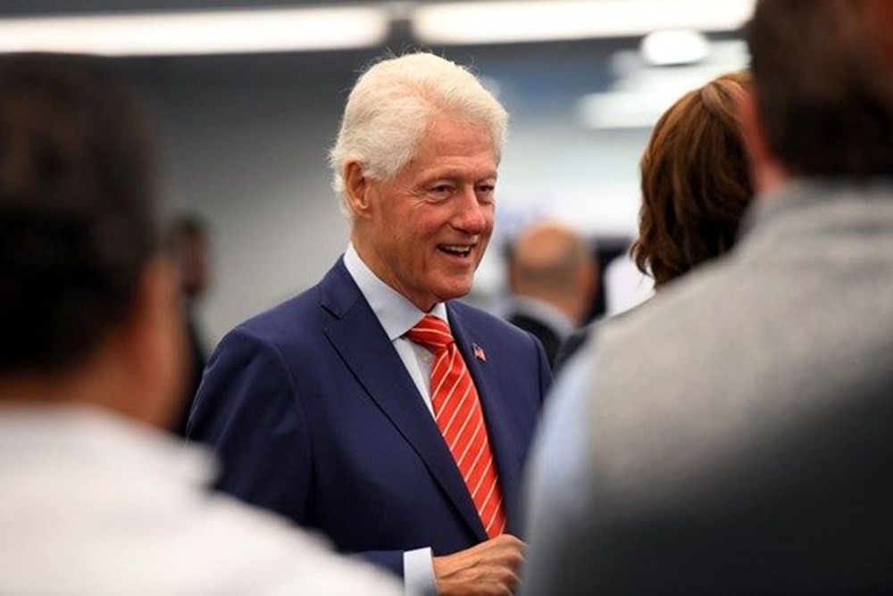 Bill Clinton'ın, Epstein'ın uçağındaki masaj fotoğrafları ortaya çıktı
