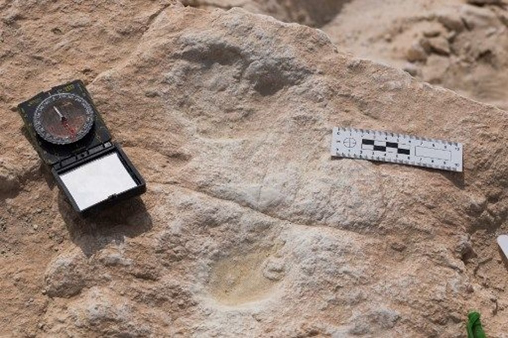 Suudi Arabistan’da 120 bin yıllık insan ayak izleri ortaya çıkarıldı