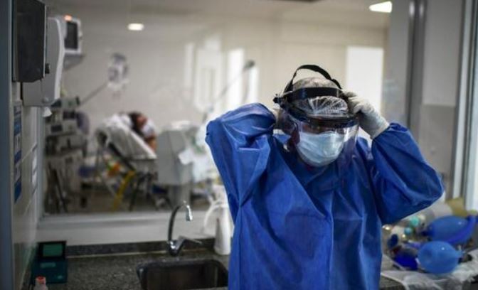 Alman virolog: Maskelerden bu kadar çabuk kurtulamayacağız