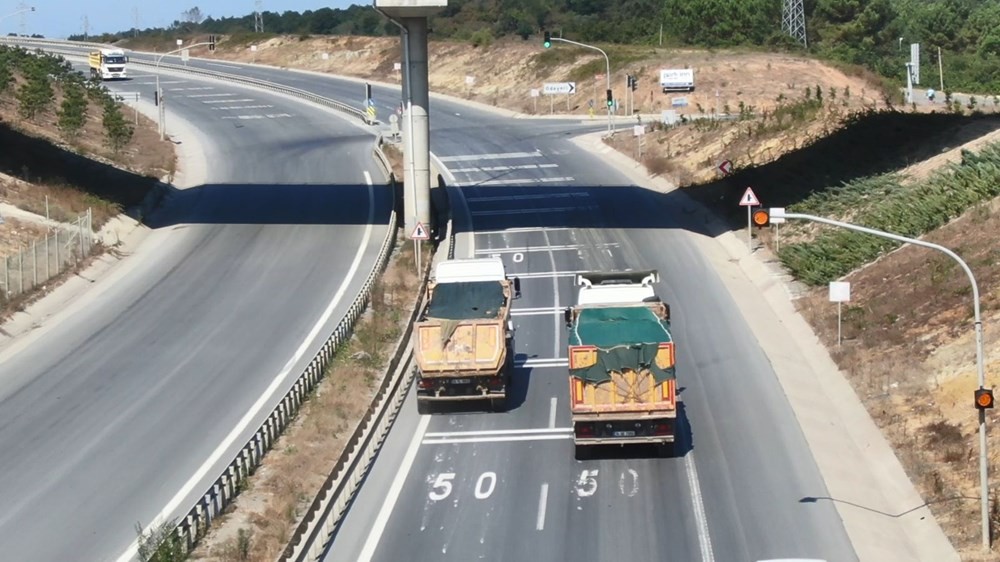Eyüpsultan'da hafriyat kamyonu isyanı: Denizin rengi değişti