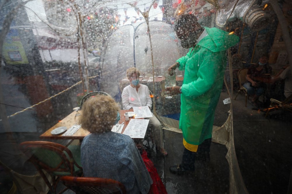 Restoranlarda yeni trend sosyal mesafe balonları