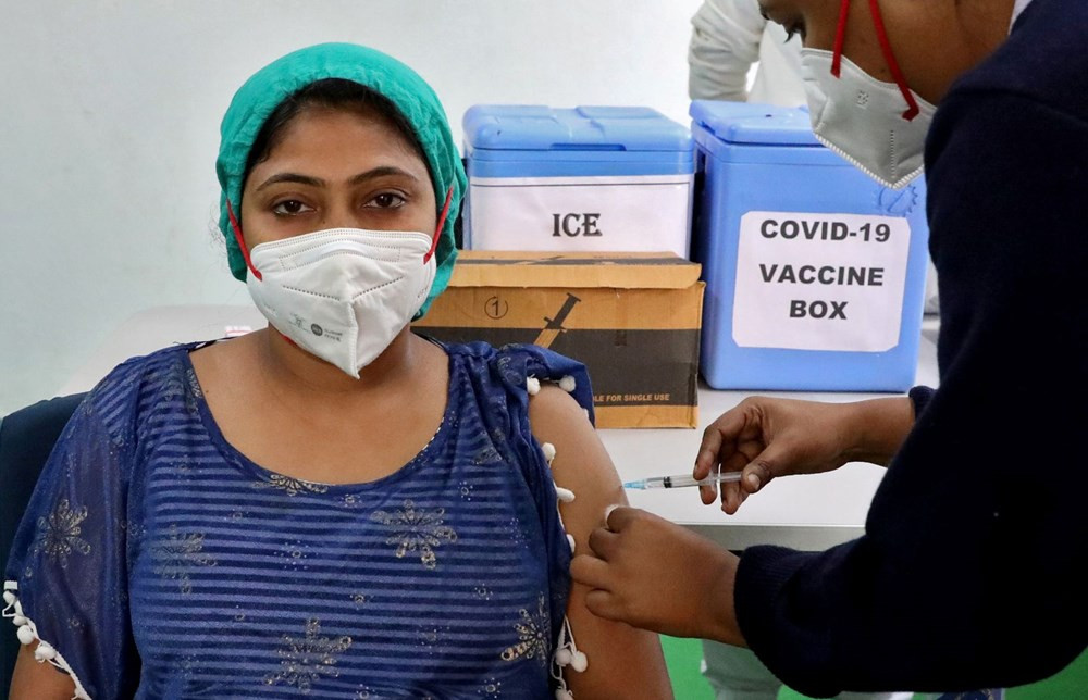 Hindistan’da ‘Dünyanın en büyük aşı kampanyası’ tereddütlü başladı