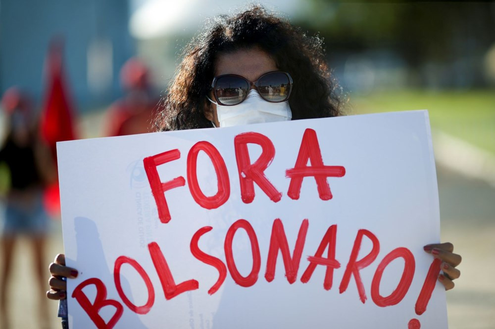 Brezilya'da halk Bolsonaro'nun azli için sokaklarda