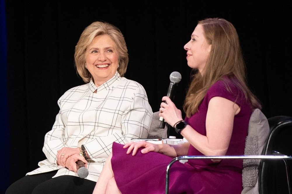 Clinton'ın şirketi, Kobani'deki kadın teröristleri anlatan kitabın TV haklarını aldı