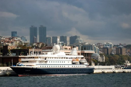 Galataport İstanbul'a ilk gemi yanaştı