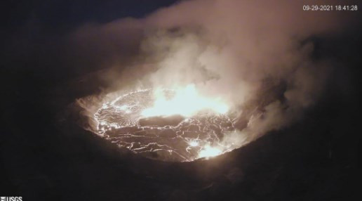 Hawaii'de Kilauea yanardağı patladı, parkta lav fıskiyesi oluştu