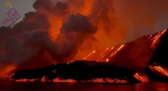Cumbre Vieja'dan çıkan lavlar 2 bin 600'ü aşkın binayı yaktı