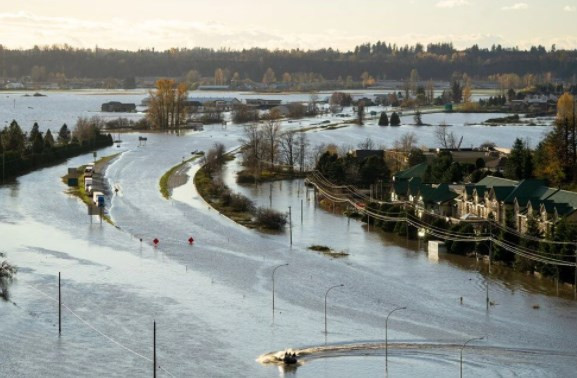 Kanada’da yüzyılın hava felaketi: Yollar kapandı, binlerce kişi tahliye edildi