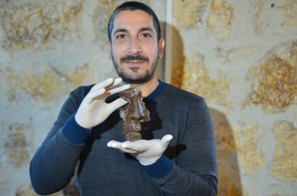 Roma askerine ait 1800 yıllık demir maske bulundu