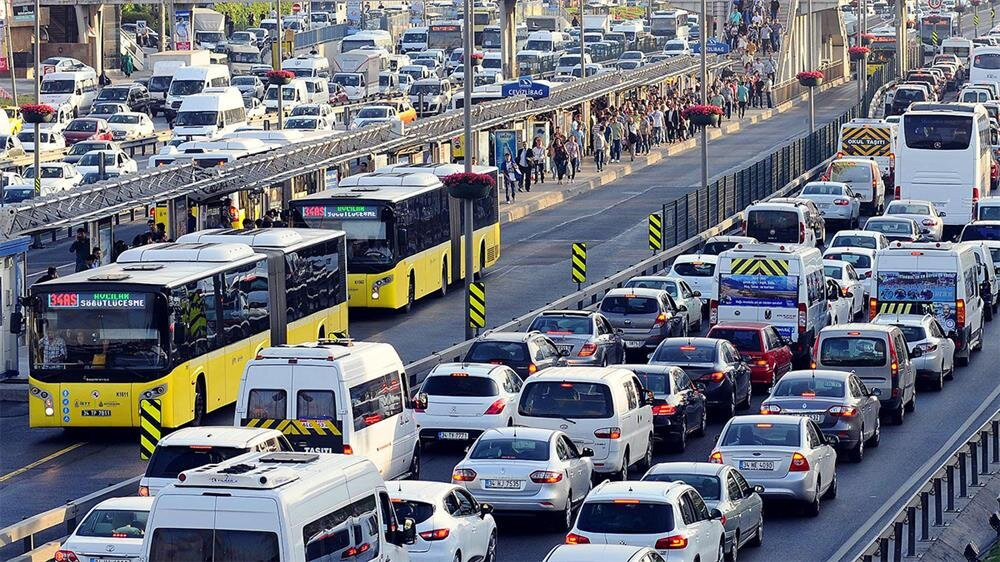 İstanbullunun çilesi trafikte servis faktörü!