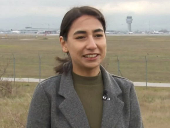 Taliban'dan kaçan Afganistan'ın ilk kadın pilotu, Bulgaristan'a göç etti