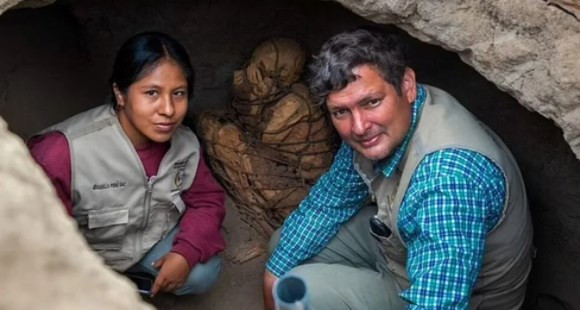 Vücudu bağlanarak gömülen bin 200 yıllık esrarengiz bir mumya bulundu