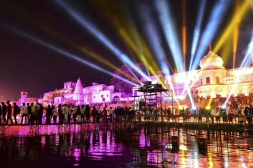 Hindistan, Kovid-19 salgınının gölgesinde ışık festivalini kutluyor
