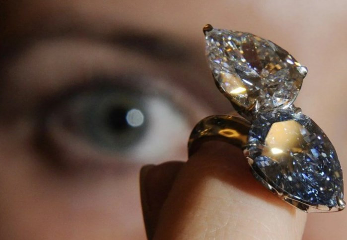 Rus kraliyet mücevherleri açık artırmaya çıktı: Rekor fiyata satılmaları bekleniyor