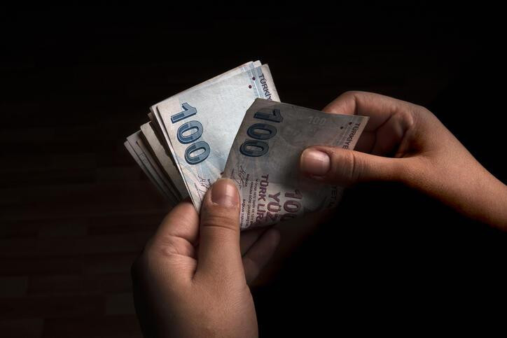Milyonları ilgilendiriyor: Asgari ücrette 5 olasılık!