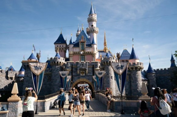 Giriş ücreti 25 bin pound: Disneyland'ın özel hizmeti Club 33