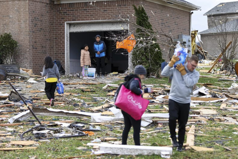 Kentucky halkı hortum felaketi sonrası yara sarıyor