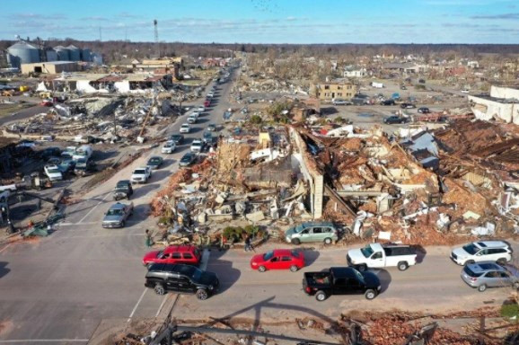 Uydu fotoğrafları, ABD'de yaşanan hortum felaketinin boyutlarını gözler önüne ser