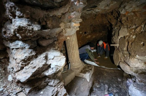 İzmir'de mitolojide tanrıların aşkını simgeleyen 2 bin yıllık mozaik koruma altına alındı