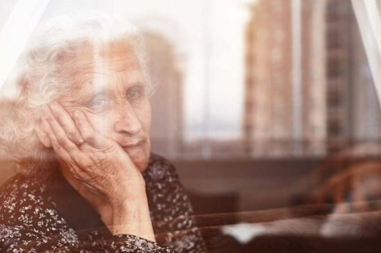 Alzheimer yatkınlığı aylar öncesinden saptanabiliyor