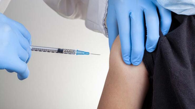 Avrupa ülkesinden aşı kararı: 3 ayda bir 600 euro para cezası!
