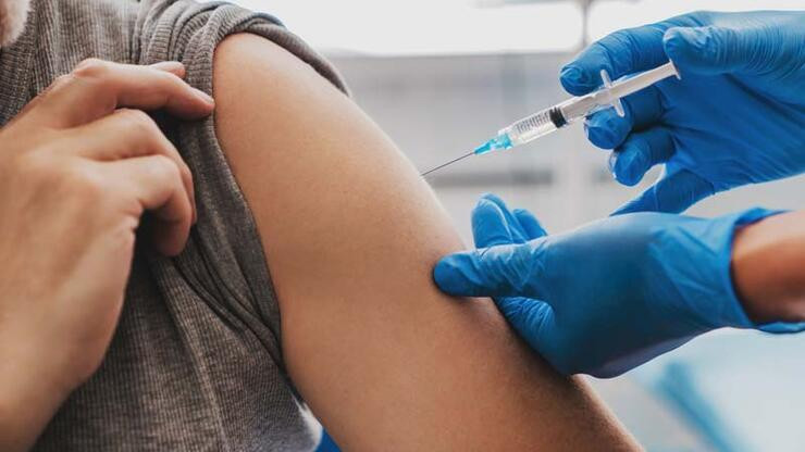 Avrupa ülkesinden aşı kararı: 3 ayda bir 600 euro para cezası!