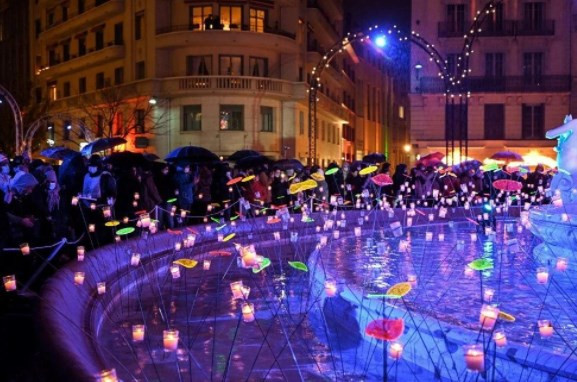 Fransa’da ışık festivali: Sokaklar rengarenk ışıklarla süslendi