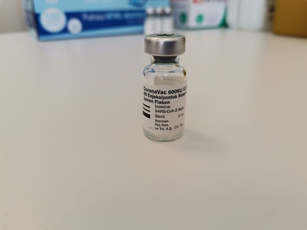 Sağlık çalışanlarına ikinci doz aşıları uygulanmaya başlandı