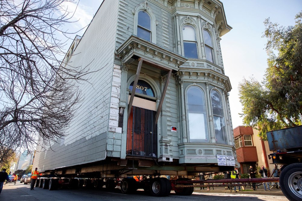 ABD’de 139 yıllık ev yeni adresine taşındı