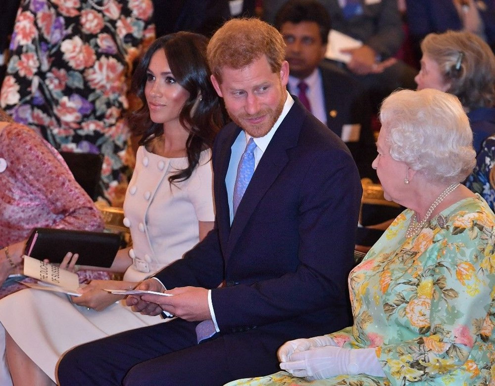Kraliçe Elizabeth’den Harry ve Meghan’a zeytin dalı