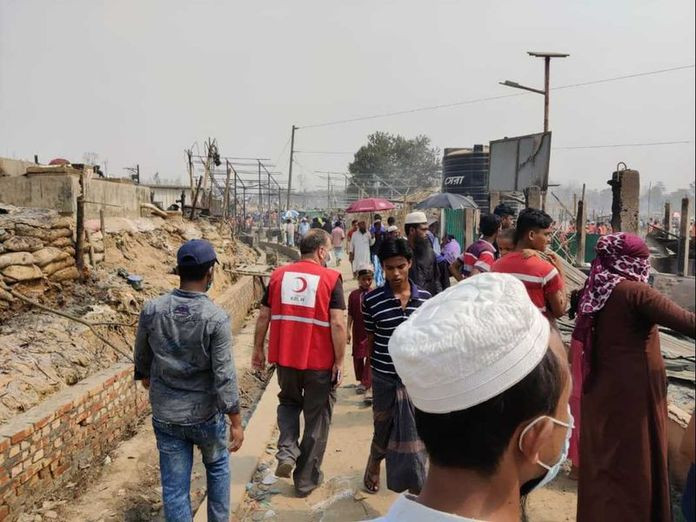 Bangladeş'te Arakanlı Müslüman mültecilerin kaldığı kamptaki yangında en az 15 kişi öldü