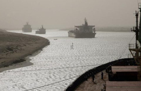 Süveyş'te karaya oturan dev gemiyi kurtarma operasyonu nasıl yapılıyor?