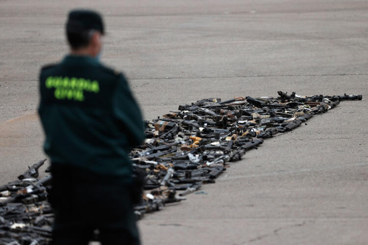 ETA ve GRAPO'nun binlerce silahı törenle imha edildi