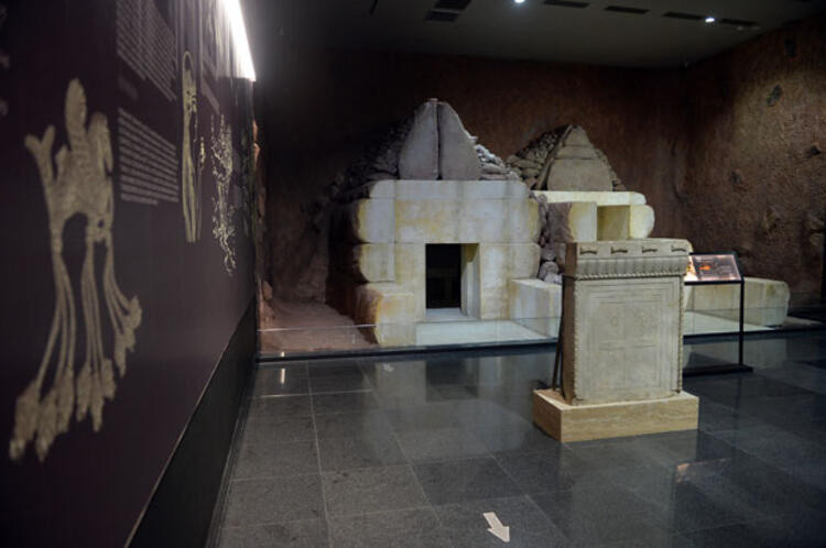 Karun hazineleri Uşak Arkeoloji Müzesi'nde sergileniyor