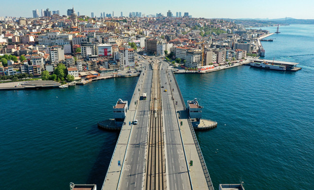 İstanbul'da meydanlar bayramda boş kaldı