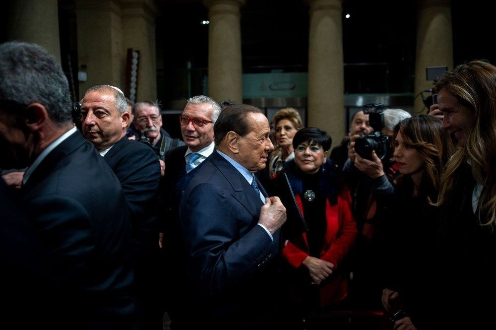 Sağlığı kötüleşen Berlusconi'nin davalarının askıya alınması istendi