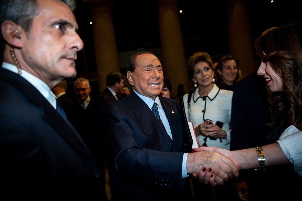Sağlığı kötüleşen Berlusconi'nin davalarının askıya alınması istendi