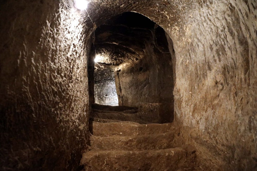 Gaziantep Kalesi'nin altındaki tarihi tüneller turizme kazandırılıyor