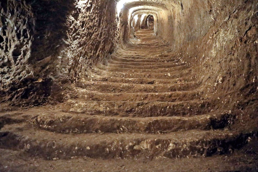 Gaziantep Kalesi'nin altındaki tarihi tüneller turizme kazandırılıyor