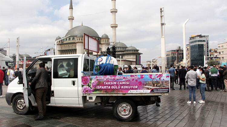Isparta'dan Taksim'de yapılan camiye 25 ton gül suyu!