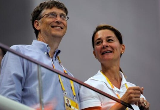 Bill Gates eşi Melinda'ya 1.8 milyar dolarlık hisse aktardı
