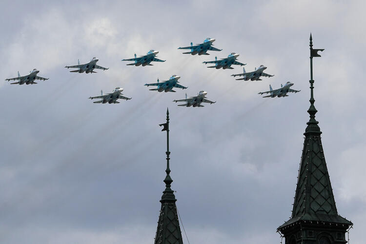  Rus füze sistemleri Kızıl Meydan'dan geçti