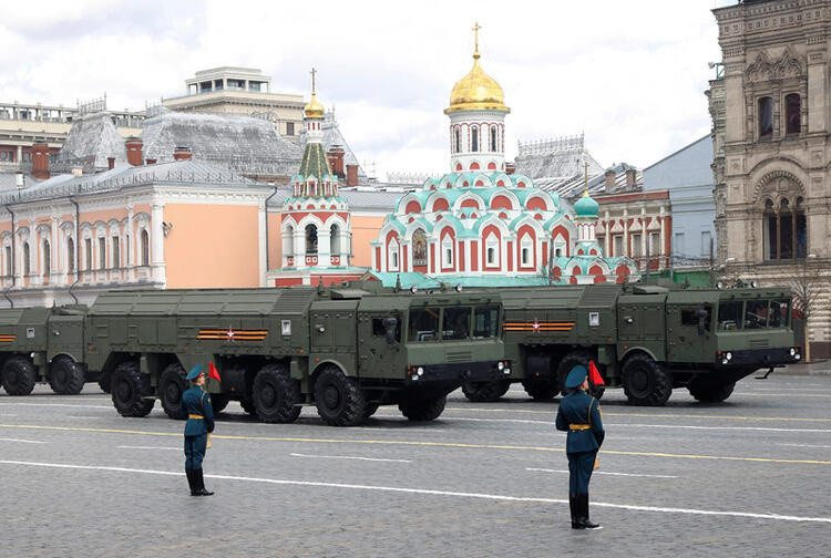  Rus füze sistemleri Kızıl Meydan'dan geçti