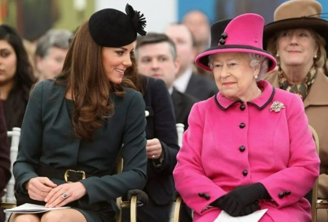 Kraliçe, Kate Middleton'ı geleceğin kraliçesi olarak görüyor