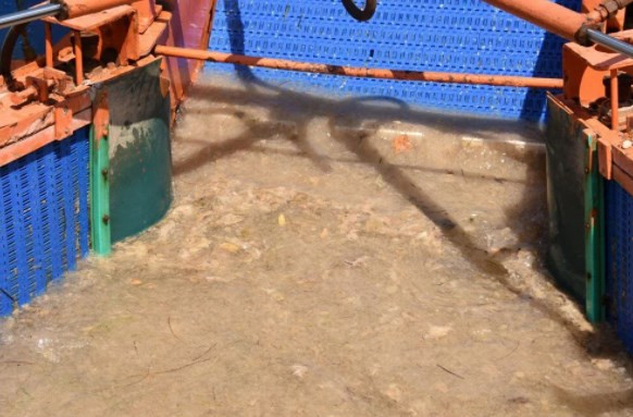 Çanakkale'de müsilaj deniz süpürgesiyle temizleniyor